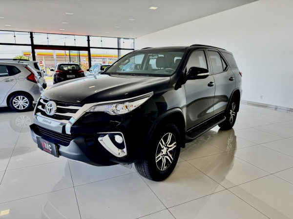 Toyota Hilux SW4 2.7 flex Aut. - 89mil km 2017 SR - 5 lugares