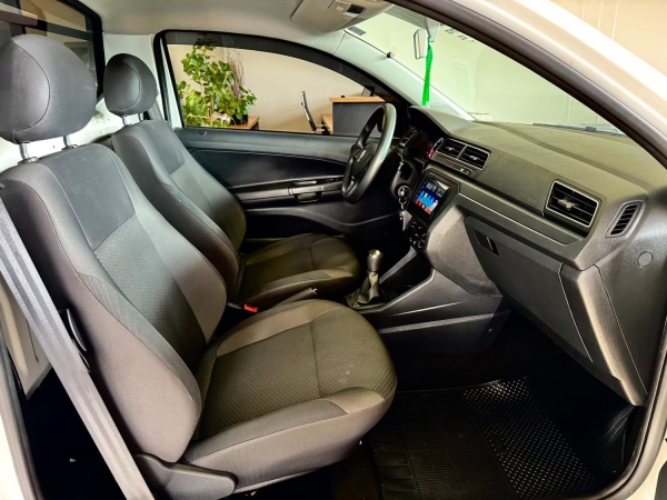 Volkswagem Saveiro 1.6 flex  28mil km - 2023 ROBUST