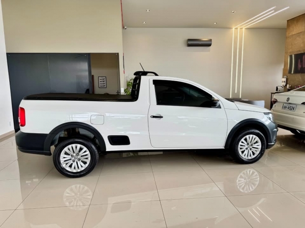 Volkswagem Saveiro 1.6 flex  28mil km - 2023 ROBUST