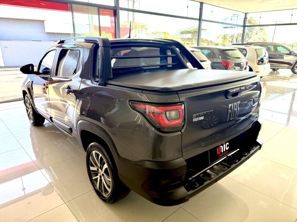 Fiat Strada Cabine Dupla 2023 - 30mil km VOLCANO