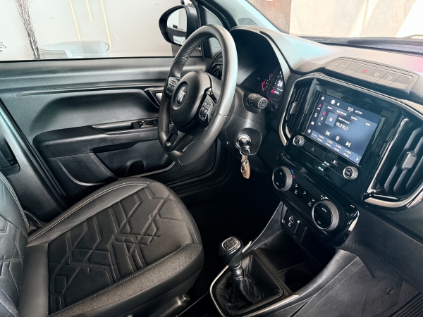 Fiat Strada Cabine Dupla 2023 - 30mil km VOLCANO