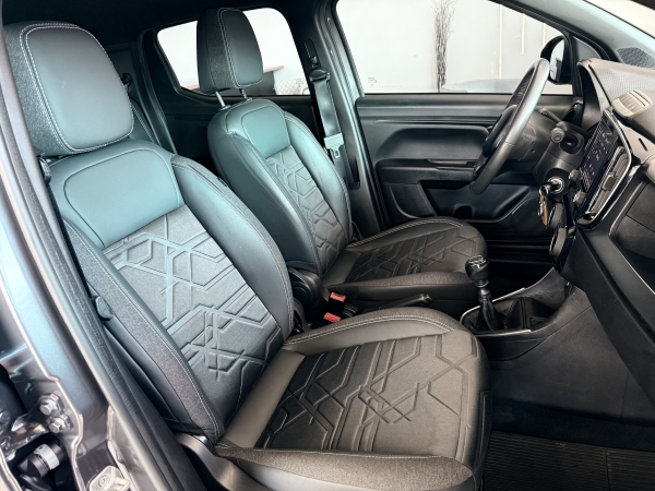 Fiat Strada Cabine Dupla 2023 - 30mil km VOLCANO
