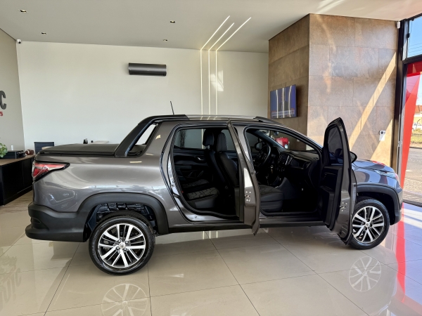 Fiat Strada Cabine Dupla 2023 - 30mil km VOLCANO