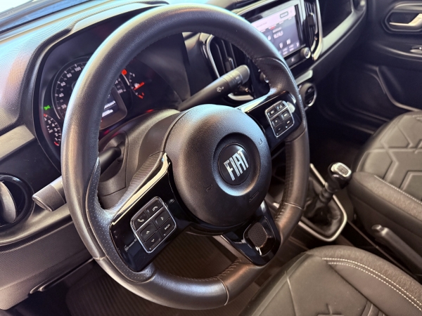 Fiat Strada Cabine Dupla 2023 - 30mil km VOLCANO