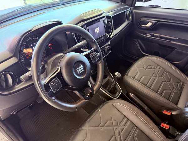 Fiat Strada Cabine Dupla 2023 - 30mil km VOLCANO