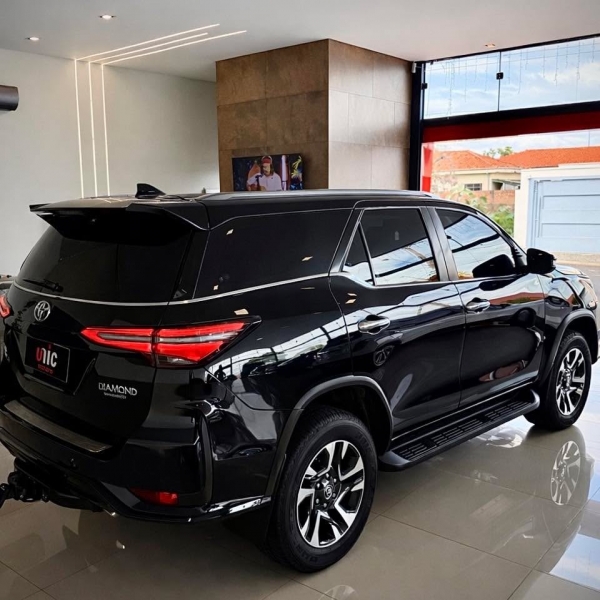 Toyota SW4 DIAMOND 7L - DIESEL 2024 DIAMOND TURBO DIESEL - 7 LUGARES