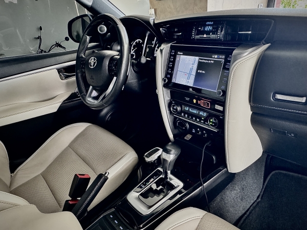 Toyota SW4 DIAMOND 7L - DIESEL 2022 DIAMOND TURBO DIESEL - 7 LUGARES