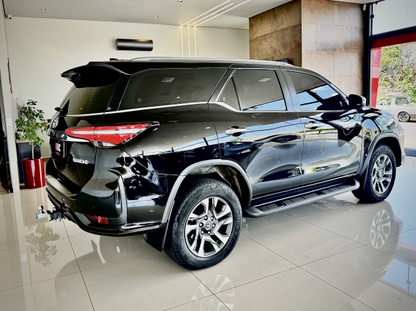 Toyota SW4 DIAMOND 7L - DIESEL 2022 DIAMOND TURBO DIESEL - 7 LUGARES