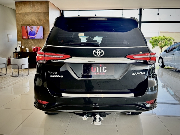 Toyota SW4 DIAMOND 7L - DIESEL 2022 DIAMOND TURBO DIESEL - 7 LUGARES